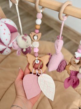 Іграшка-підвіска на стійку baby gym метелик з шелестящими листочками 0801 фото