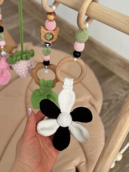 Тренажер Монтессорі, baby gym "Рожевий контраст" 17 фото
