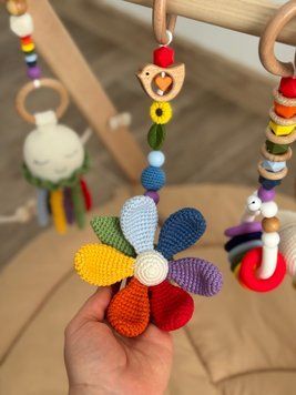 Іграшка-підвіска на стійку baby gym веселкова ромашка 0907 фото