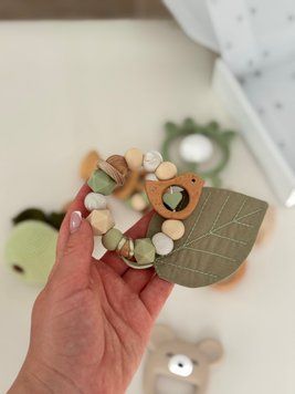 Гризунець пташечка з шелестящим листочком copy_533766 фото